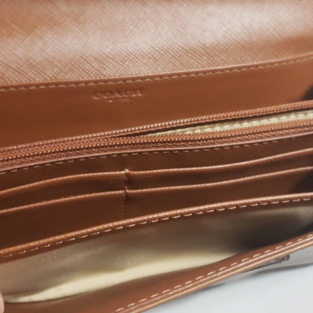 COACH Leather Wristlet Wallet! - Picture 5 of 7